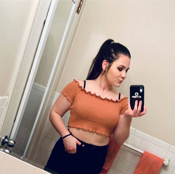 Meet your Posher, Jennifer - Picture 1 of 1